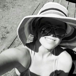 Meet your Posher, Cassandra